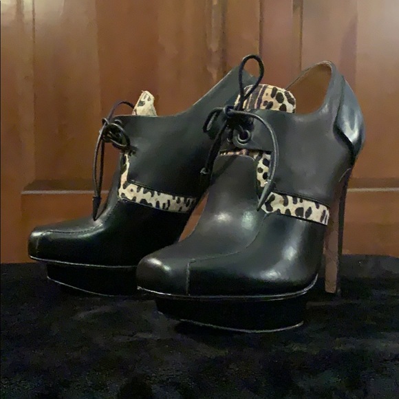 ๐ON SALE ๐ L.A.M.B. Doroata Oxford Bootie - Picture 5 of 7